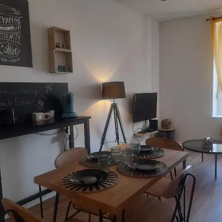 Escapade En Champagne Moments Conviviaux Entre Amis, Famille