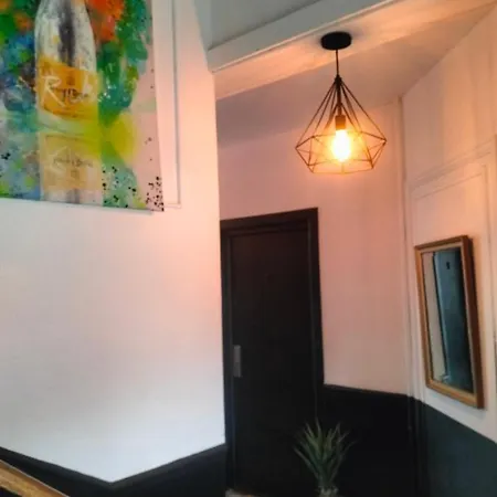 Escapade En Champagne Moments Conviviaux Entre Amis, Famille Épernay