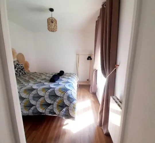 Escapade En Champagne Moments Conviviaux Entre Amis, Famille Épernay