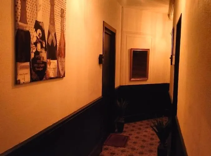 Escapade En Champagne Moments Conviviaux Entre Amis, Famille