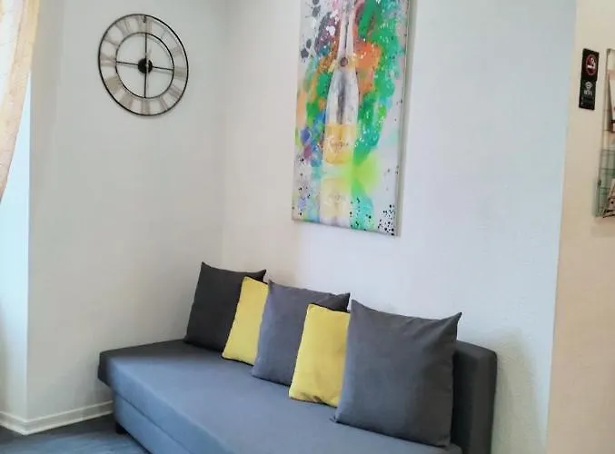 Escapade En Champagne Moments Conviviaux Entre Amis, Famille Épernay